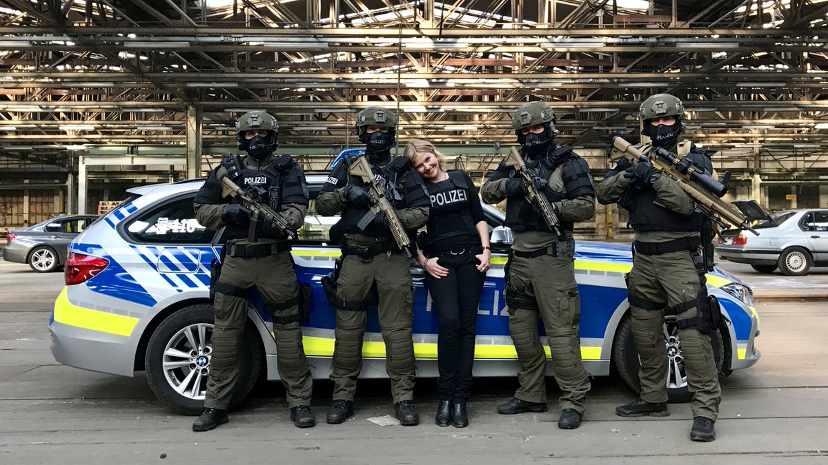 FilmcopsNews's tweet photo. #filmcops #onset #zdf #freitagskrimi #krimi #zdfkrimi #diechefin #diechefin_krimi #katharinaböhm #münchen #networkmovie #sek https://t.co/F6YMHv7Bmf