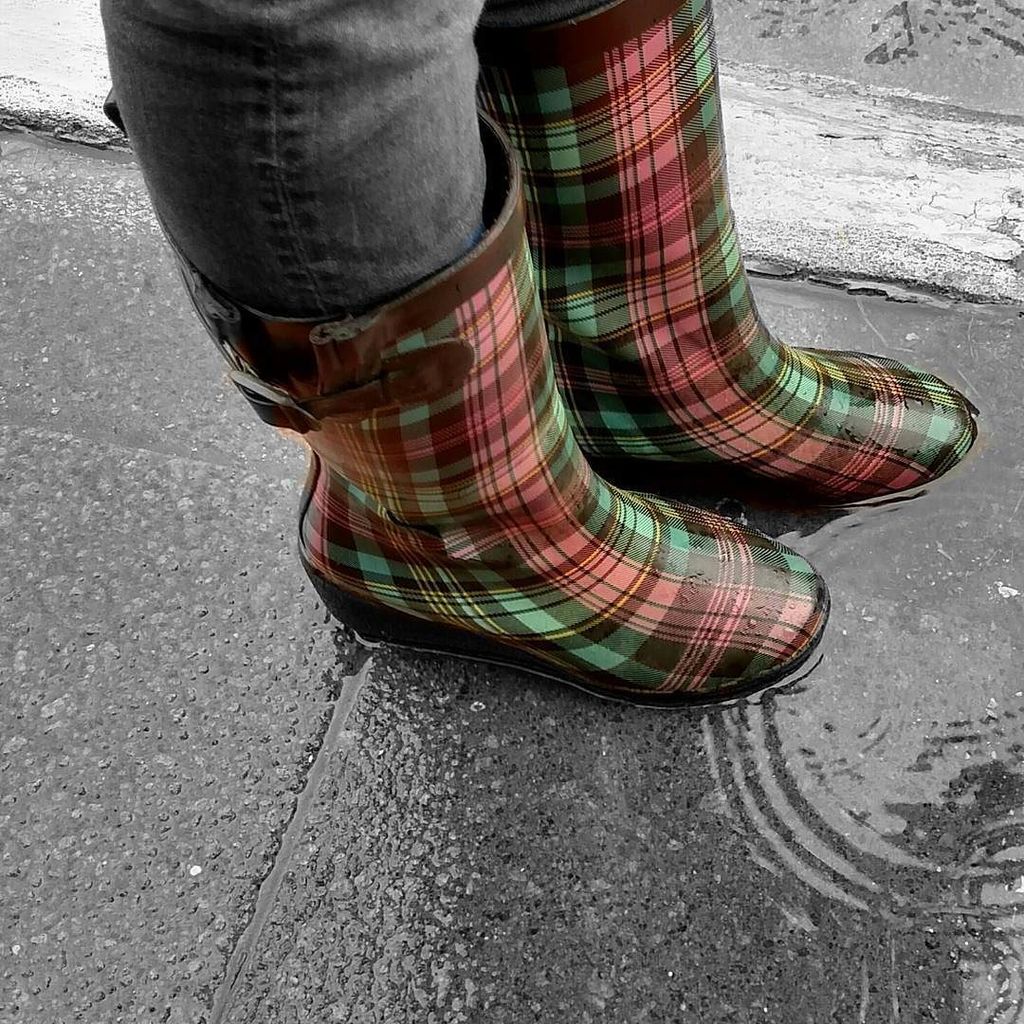theloftames's tweet photo. What are thoooose!?!! Rainy days are perfect days to shop local #DontConformConsign https://t.co/XH6hnaPtUf