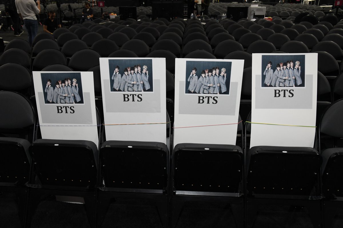 ytaesugas's tweet photo. Our boys are sitting here at the #BBMAs😍❤️
IT'S OFFICIAL ARMY'S #BTSBBMAs https://t.co/bsqbdmLzri