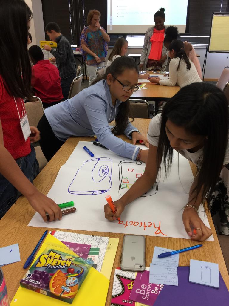 ddpetter's tweet photo. Collaborating on inventions. Our future! #saladopatriots https://t.co/eBeHEAz02h