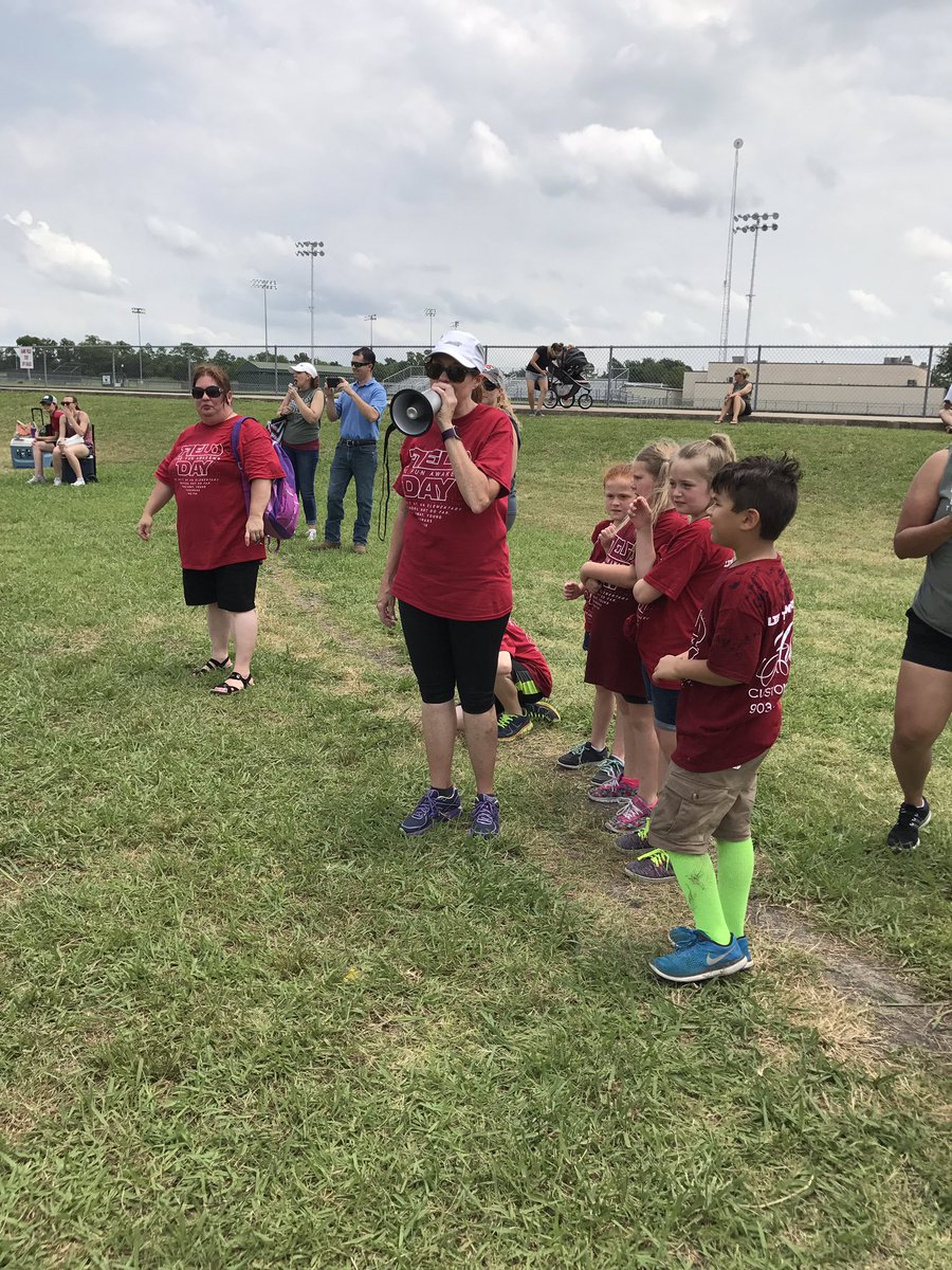 LeeFoxes's tweet photo. Afternoon of fun! Lee Field Day 2017 @LeeElementary1 @CaddoMillsISD https://t.co/08rPP9XMnv