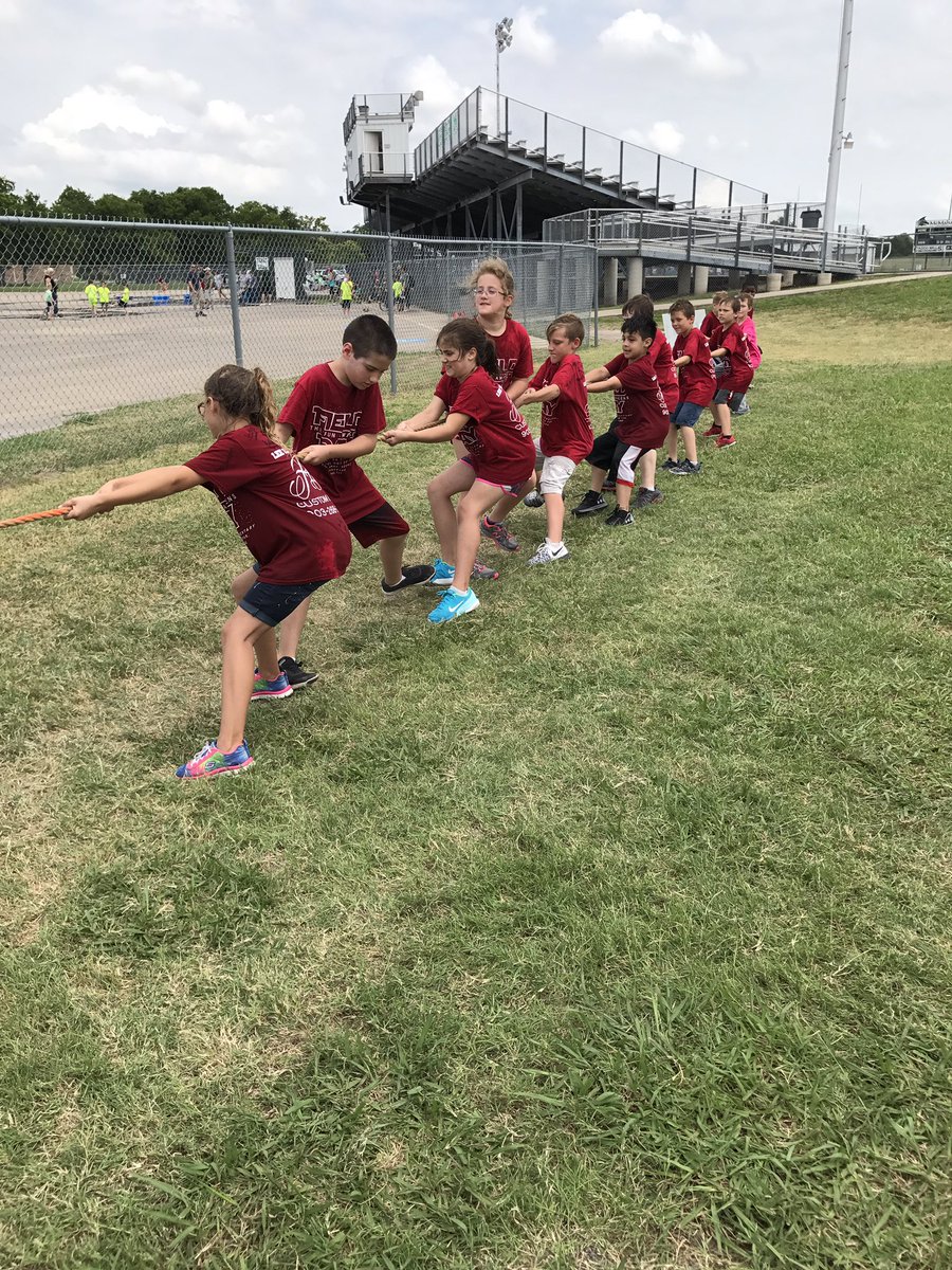 LeeFoxes's tweet photo. Afternoon of fun! Lee Field Day 2017 @LeeElementary1 @CaddoMillsISD https://t.co/08rPP9XMnv