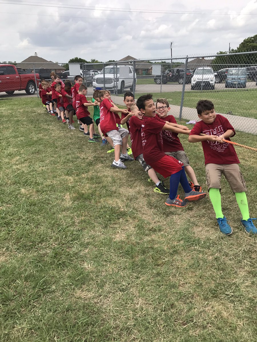 LeeFoxes's tweet photo. Afternoon of fun! Lee Field Day 2017 @LeeElementary1 @CaddoMillsISD https://t.co/1wQqrW9lqr