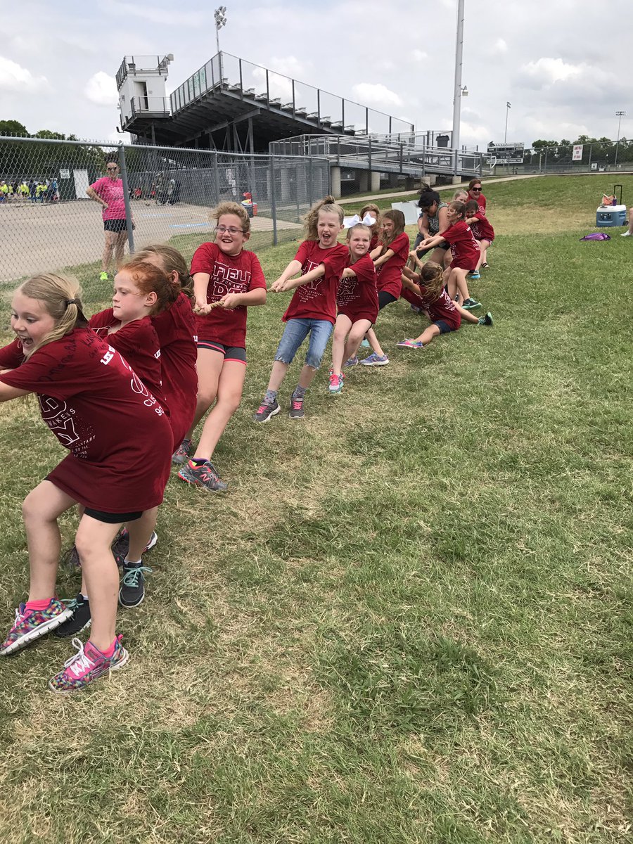 LeeFoxes's tweet photo. Afternoon of fun! Lee Field Day 2017 @LeeElementary1 @CaddoMillsISD https://t.co/1wQqrW9lqr