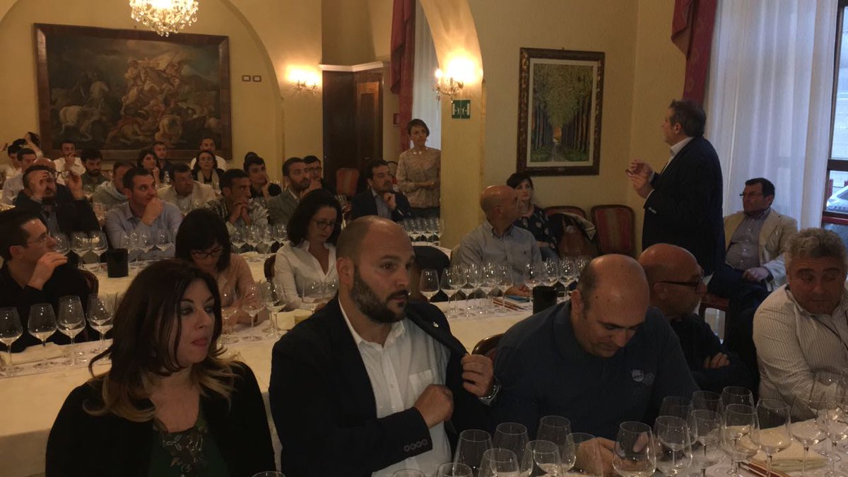 cronachedigusto's tweet photo. Dodici grandi vini nella nostra masterclass dedicata al Grillo.
Ci vediamo domani mattina ad Alcamo con la wineclass sul Nero d'Avola https://t.co/C4cigfa0s9