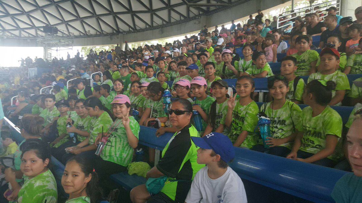 bruni101's tweet photo. The #mightybadgers visiting #shamu  &amp; learning about habitats. Our students having a blast @SeaWorldTexas. #handsonscience #Seaworld https://t.co/YmIOz9HJ7l