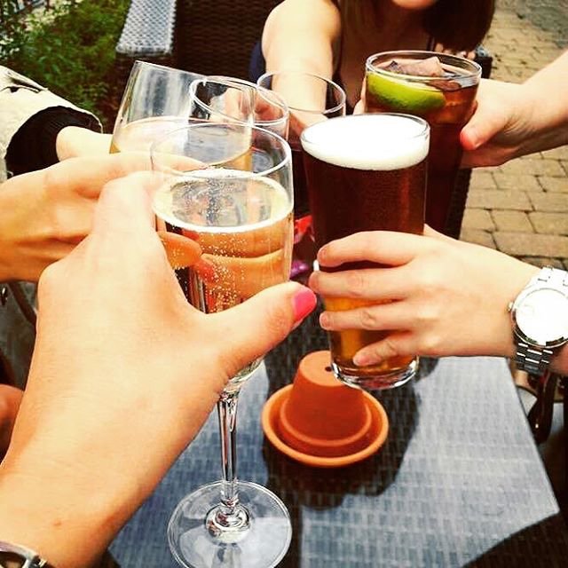 TheCelticManor's tweet photo. Here’s to the weekend! #cheers #fridayfeeling #wine #prosecco #friends #merlinsbar Captured by @littleenfys https://t.co/GCVyEZm9e0