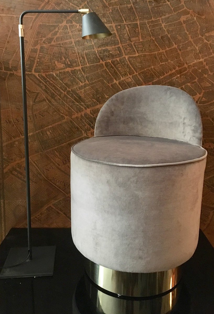 We <3 Poufs!
 #AntiqueBoutique #AntiqueBoutiqueStudio #Antique #barcelona #bcn #vintage #midcentury #muebles #furniture #CustomMade