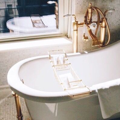 LocksofLDNHair's tweet photo. Night in or Night out Girls? 🛀🍸
#lockedit #pamper #friday #girls #night #tgif https://t.co/2GAOmpQZjs