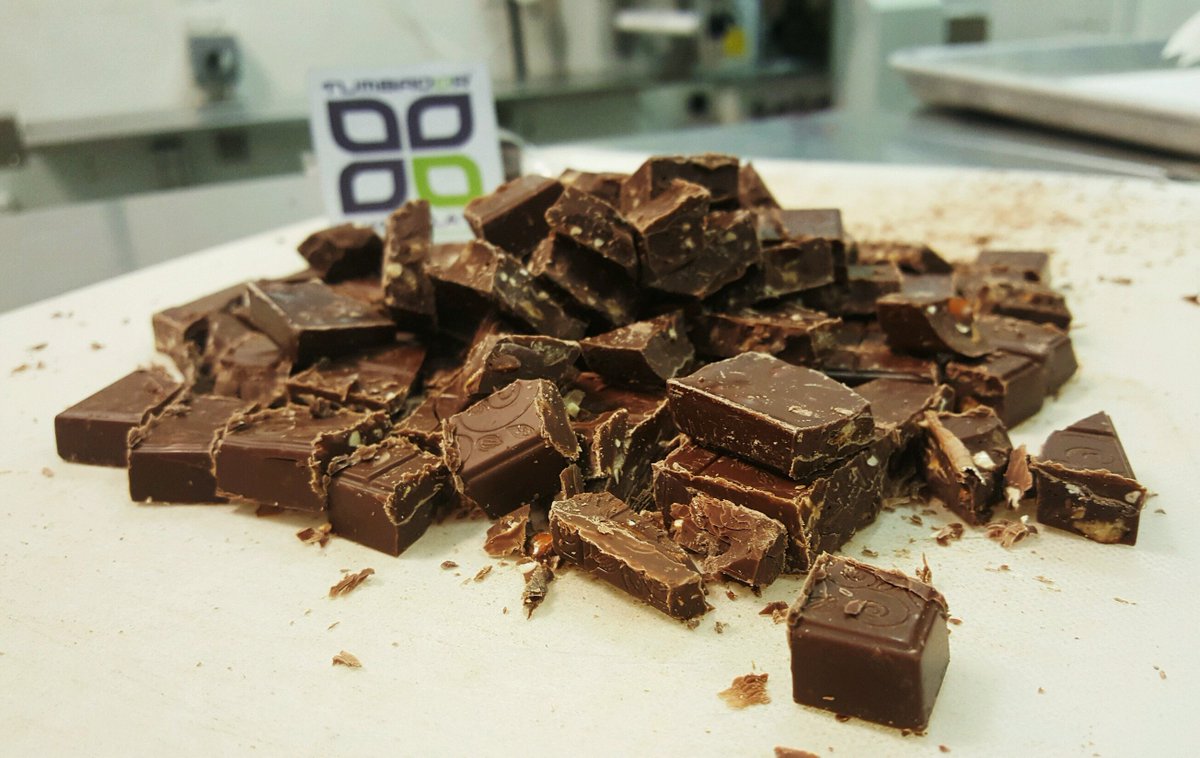 Brklynbornchoco's tweet photo. #FridayFeeling Choppin' Chocolate 🍫 #TGIF #ChocolateSamples #ChocolateBars https://t.co/nEInYopAmK