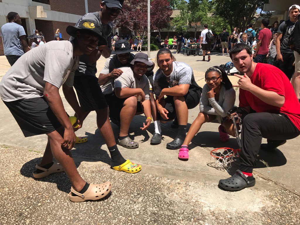 D_JeezyBreezy's tweet photo. Students @ApexHighSchool styling and profiling in their @Crocs today🐊! Swag on 💯 over here!! 💪🏽😎 #ShoeGameOnFleek https://t.co/rY9Sih2HAt