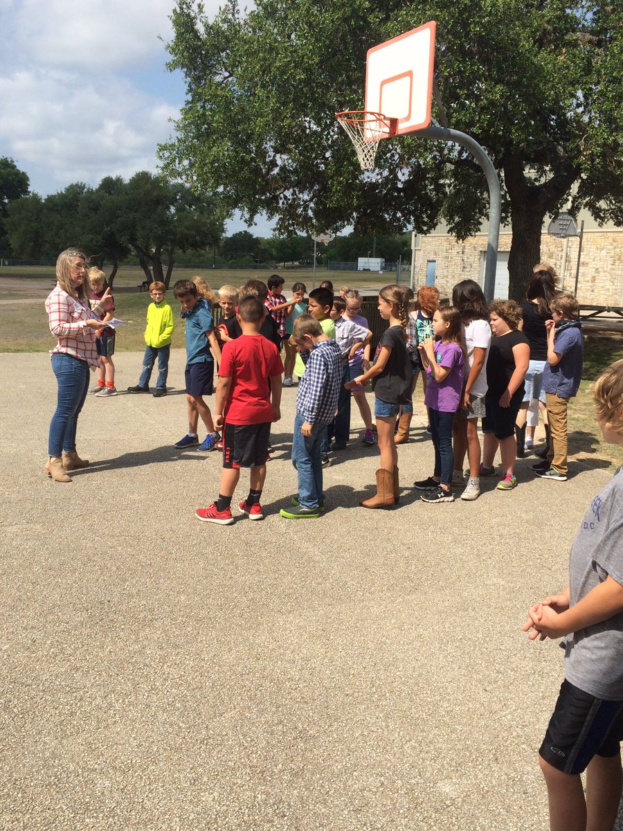 hearndse's tweet photo. 4th Grade Toast of Texas: Art Appreciation &amp; Relay Races #inspiredse https://t.co/oGfr69fyUQ