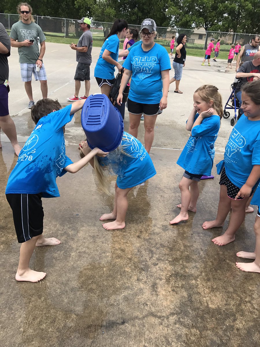 LeeFoxes's tweet photo. Afternoon of fun! Lee Field Day 2017 @LeeElementary1 @CaddoMillsISD https://t.co/hcWvhdYbaq