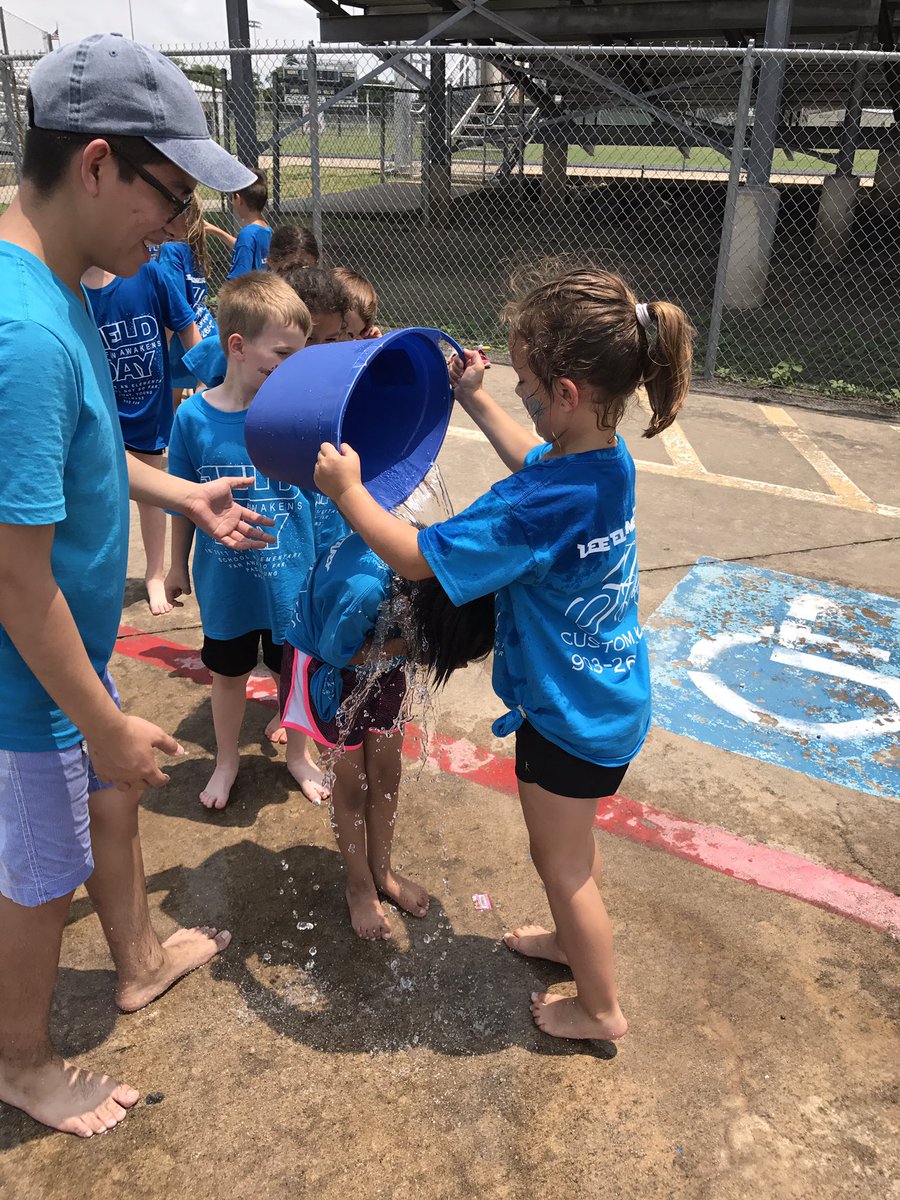 LeeFoxes's tweet photo. Afternoon of fun! Lee Field Day 2017 @LeeElementary1 @CaddoMillsISD https://t.co/hcWvhdYbaq