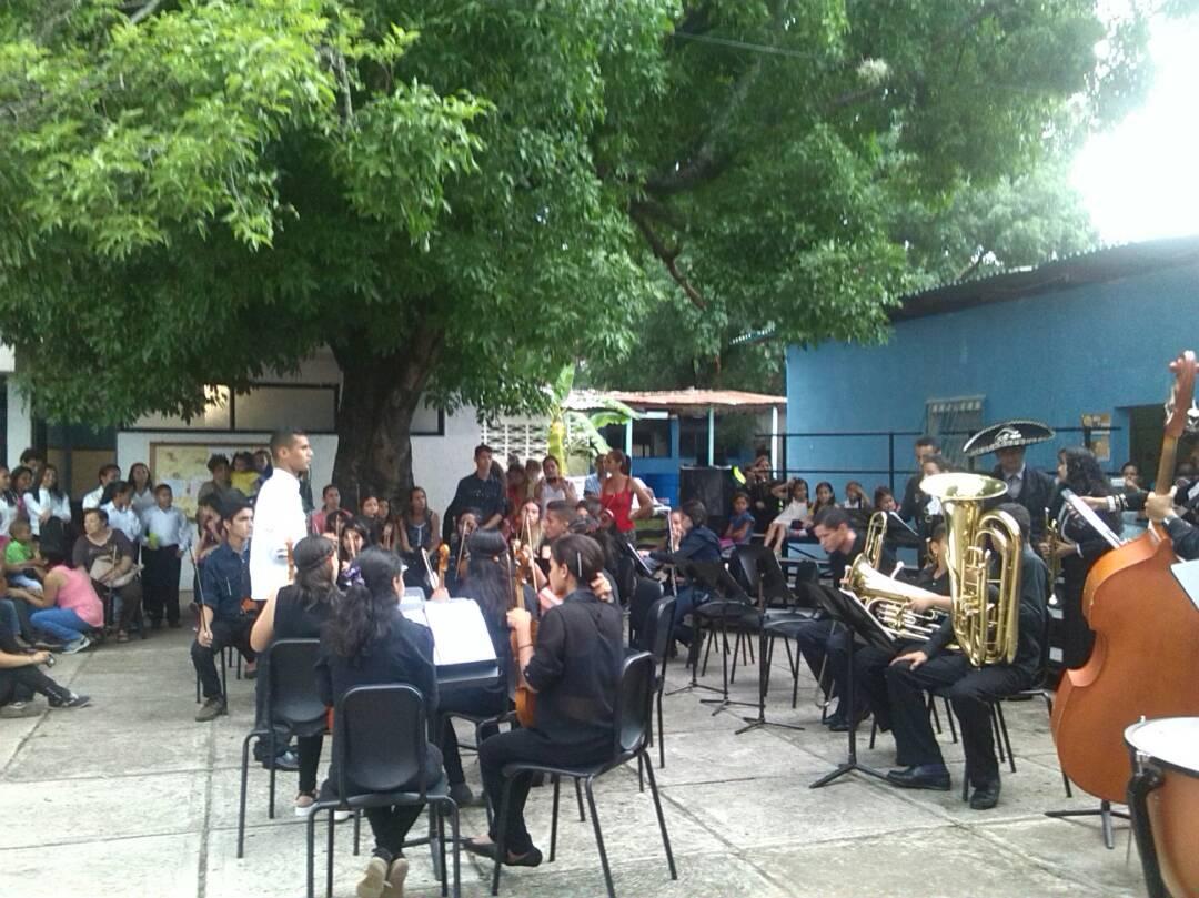 Concierto en celebración del Día de las Madres! Orquesta Juvenil <a href="/SistemaGuarico/">Sistema Orq. Guárico</a> <a href="/elsistema/">El Sistema</a>