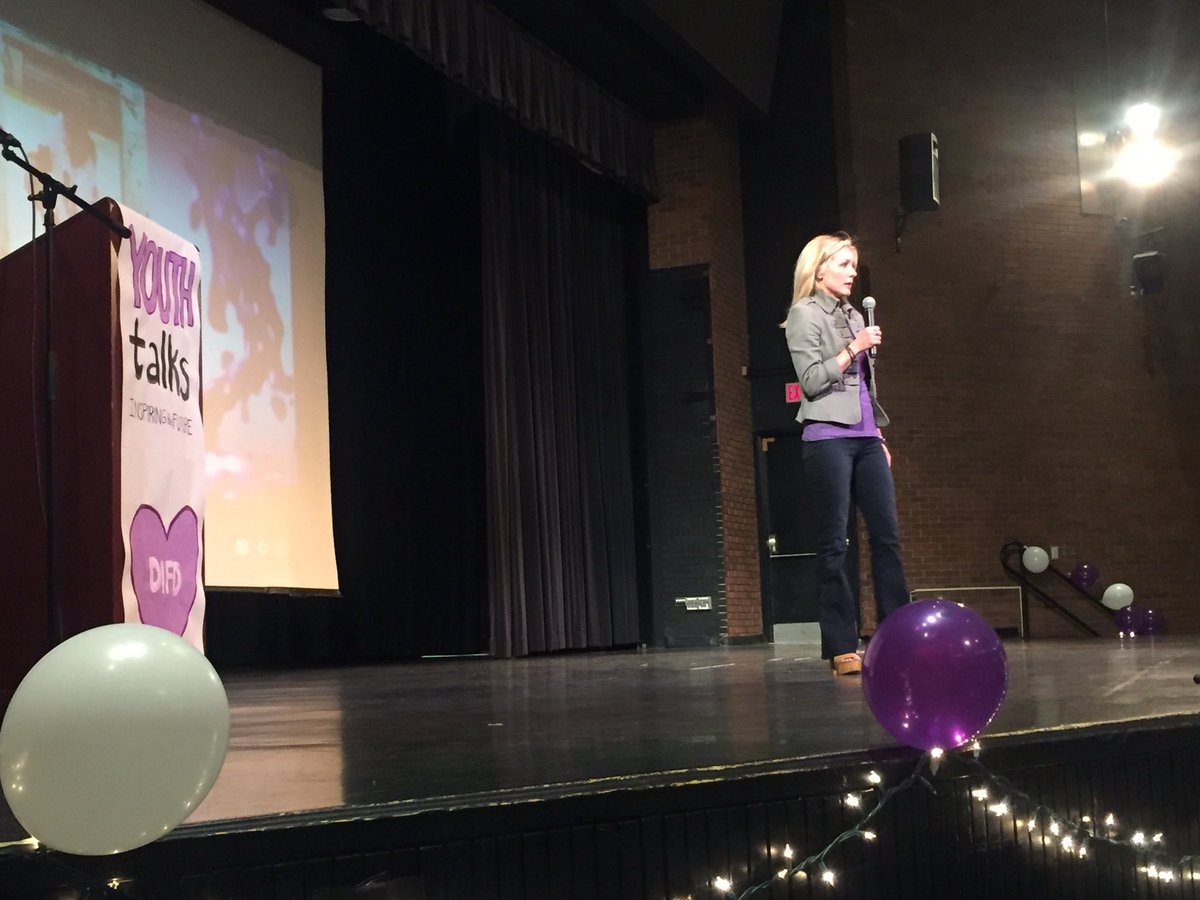 difdroyal's tweet photo. Please, if you're not well, talk to someone. There is somebody, always ask for help. #DIFD @bauerwally speaking to HS students @EOMNews https://t.co/lMBsfK423x