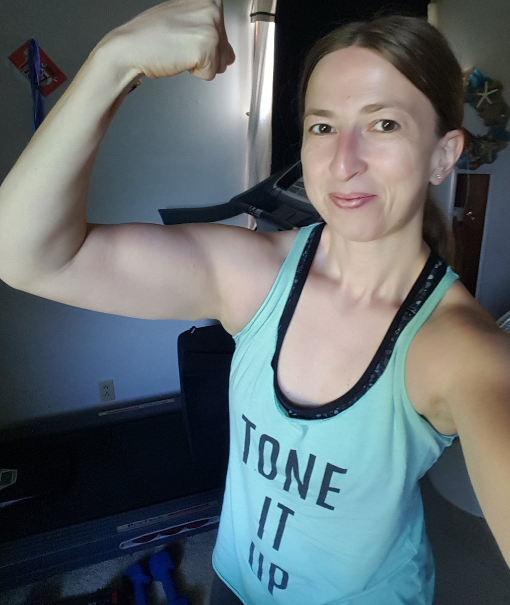 Christinamof2's tweet photo. @ToneItUp flex Friday workout done!

#tiuflexfriday #TIUBIKINISERIES https://t.co/iXv1i7V18z
