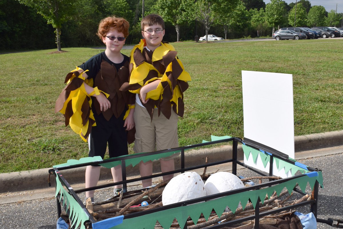 PelhamSchools's tweet photo. Pelham Oaks students collaborated with @BhamAudubon to debut a new student-created birding trail at their Spring Parade on Thursday! https://t.co/g6ulQKbKiQ