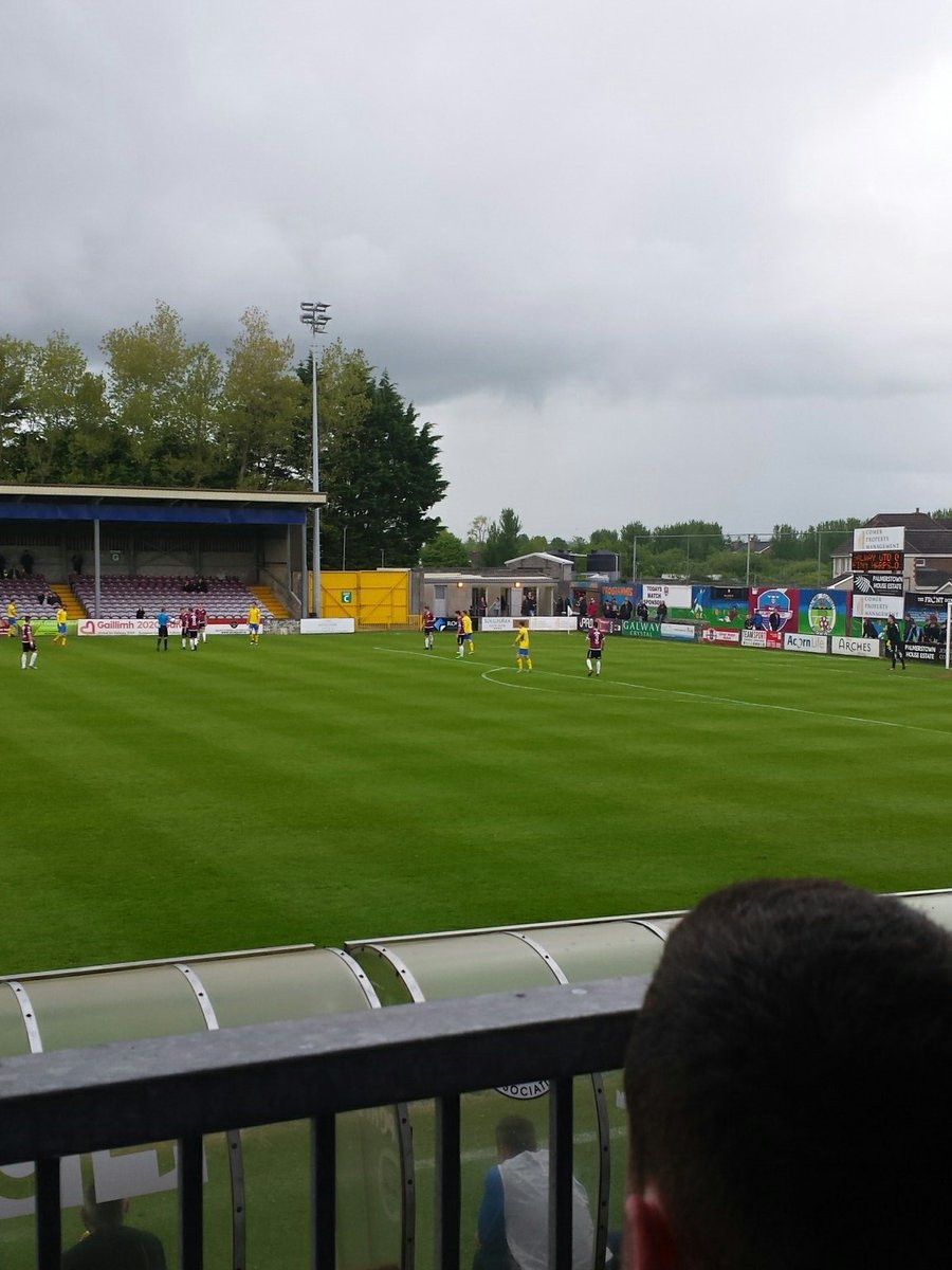 johndeeboy's tweet photo. Great evening for football on Dyke Road @GalwayUnitedFC  #LOI https://t.co/HL2ie79tZT