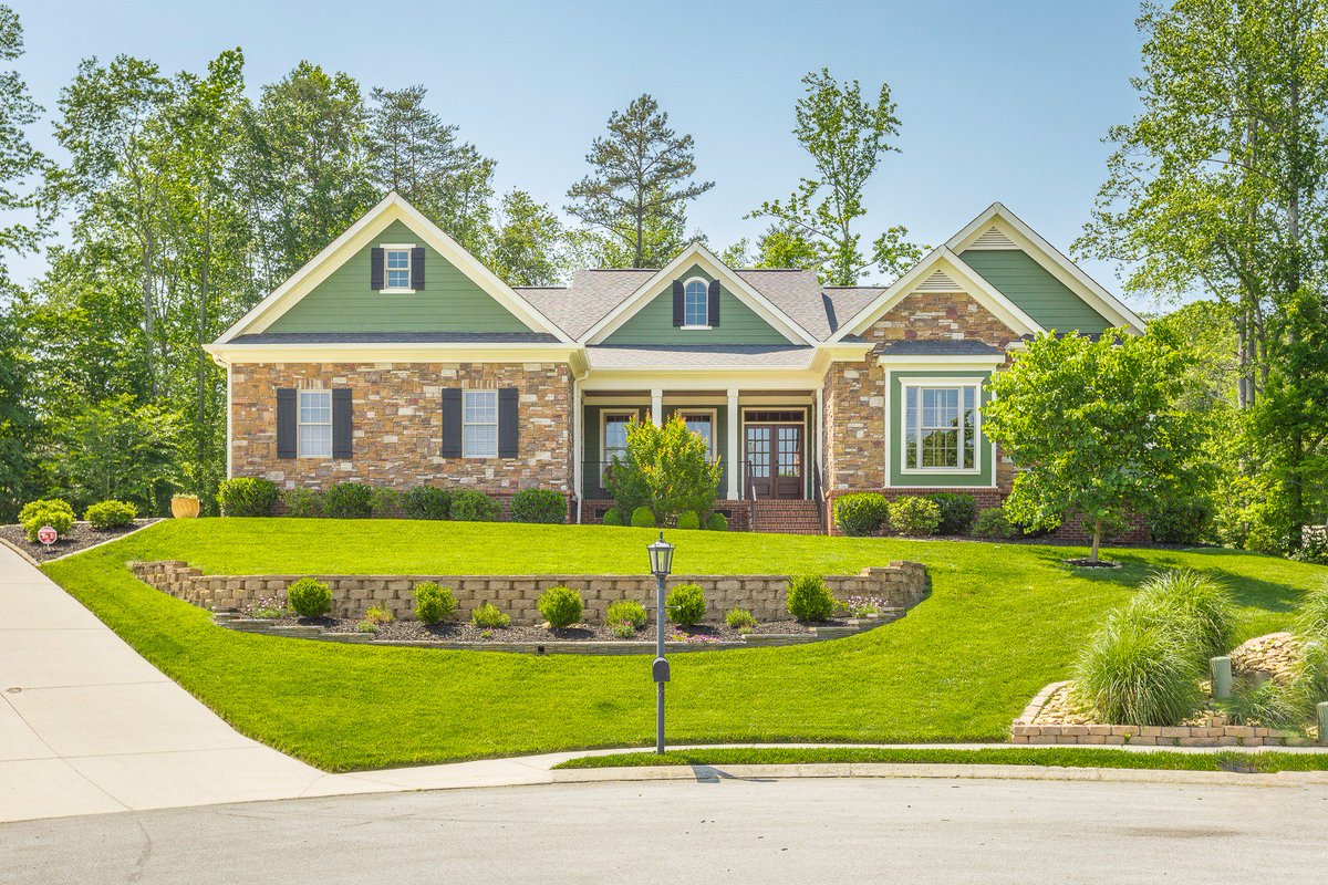 PaulaSoldIt's tweet photo. Just Listed In #Apison. Crystal Brook. https://t.co/1cYehUtcKm $450,000. 4/3.5. Bonus room. Deck. Screened Porch. E. Hamilton Schools. https://t.co/Y3TfzlPgVp
