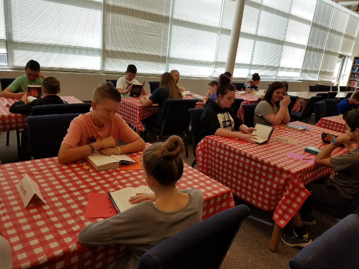 WSDLibraries's tweet photo. Orion students make summer reading lists with a Book Sampling.  Titans can check out books during summer library hours. #weberlibraries https://t.co/mBQtfUW6oe