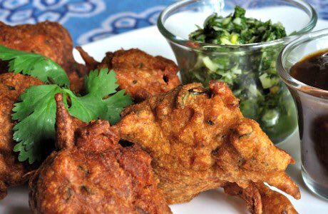 carlacooks's tweet photo. It's FRY-day! Who else is in need or something deep fried? 🙋 Make pakora with my #recipe: https://t.co/7SqVgzdN8l https://t.co/LtXp1VSHeZ