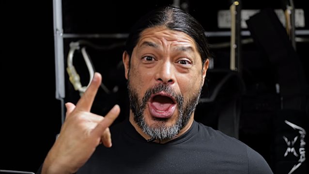 METALLICA's ROBERT TRUJILLO Says 'Everybody Seems To Be Embracing The New Songs' blabbermouth.net/news/metallica… https://t.co/l6YtPJ5B0n