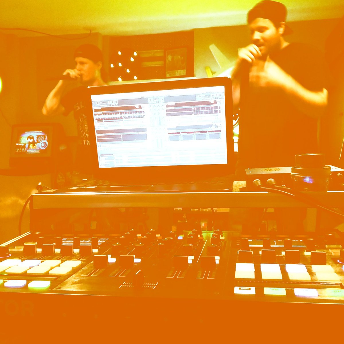 thebaezer's tweet photo. #fbf #practice @weirdosemusic watch out! new EP 'Integrity' #comingsoon #newmusic #soundcloud and then were gonna start work on this album! https://t.co/VtnpD2J5dw