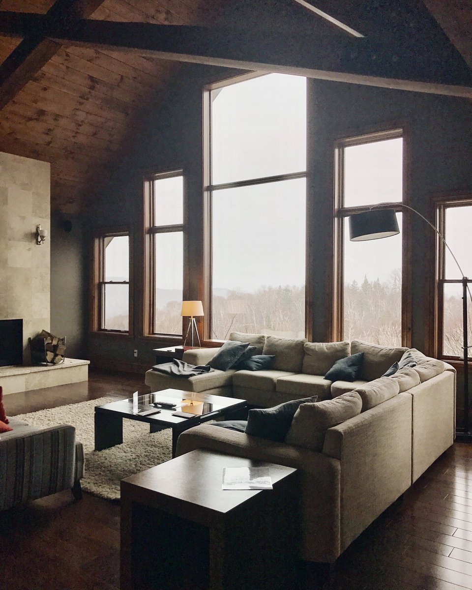 AnfibioBoots's tweet photo. C'est enfin la longue fin de semaine et nous rêvons encore à ce magnifique chalet de #Tremblant, parfait pour relaxer ! #BottesAnfibio https://t.co/KKu5Q8zgSt