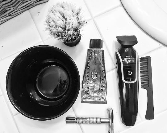 vanderhagen's tweet photo. #Repost from Ray Bueno #ShaveTools #VintageShave #MensGrooming #WetShave #Trim #CleanShave #VDHSHAVE #MyUniversalVIP #ShaveSet #ShaveSoap https://t.co/4RnzQkAoAL