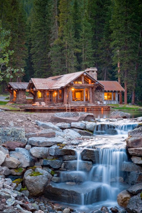 Rustic mountain cabin retreat in Big Sky onekindesign.com/2012/09/16/rus…