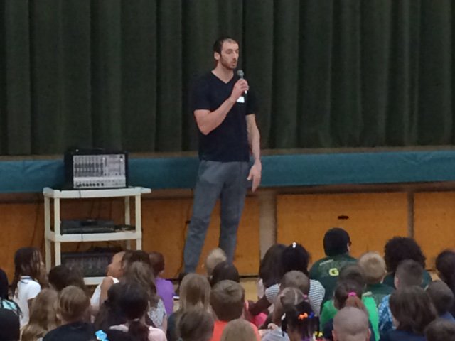 Taft_PLS's tweet photo. Kosta Koufos GOHS grad, @OhioStateHoops, &amp; @SacramentoKings talking to our students about handling adversity and preparing for success. https://t.co/bUNOls9h05