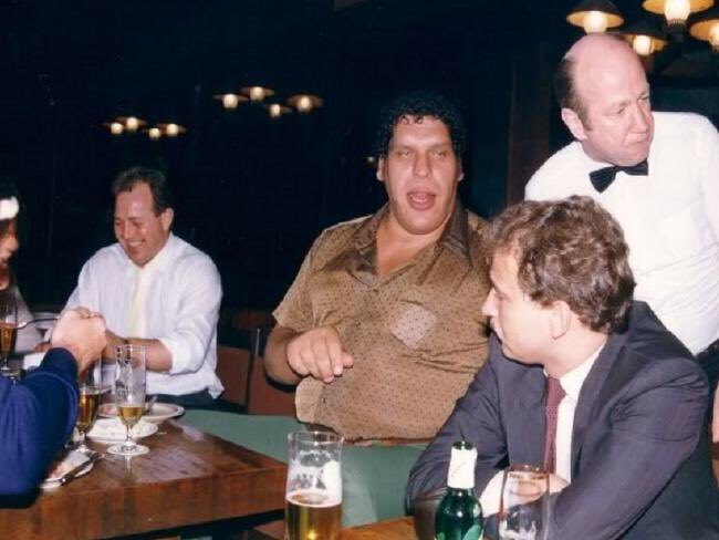 Happy Birthday to the late great André the Giant. Here\s a rare photo of him at a bar 126 beers deep. 