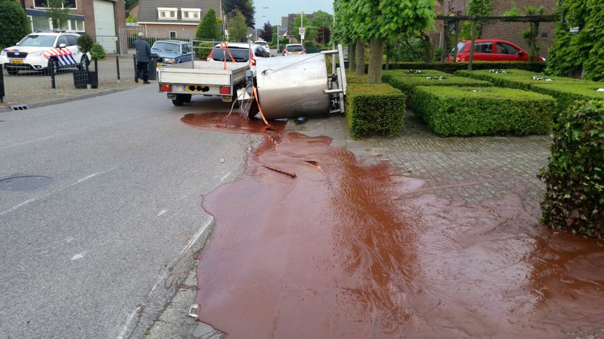 500 kilo chocola op straat in Hoeven brabantn.ws/rlw