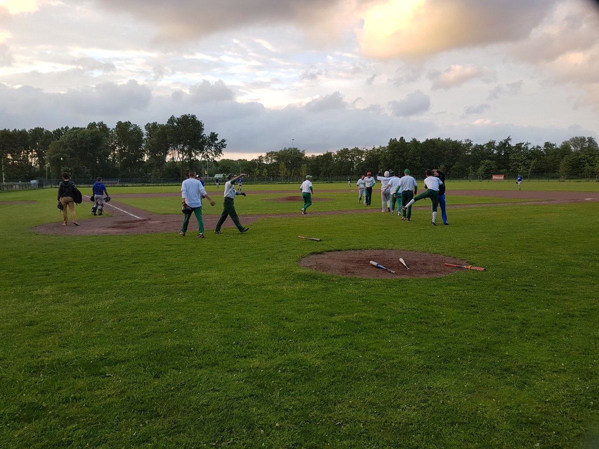 Rooswijk's tweet photo. Zo een lenteavond dat je in de laatste inning de wedstrijd binnenhaalt! https://t.co/XjCVkfxGew