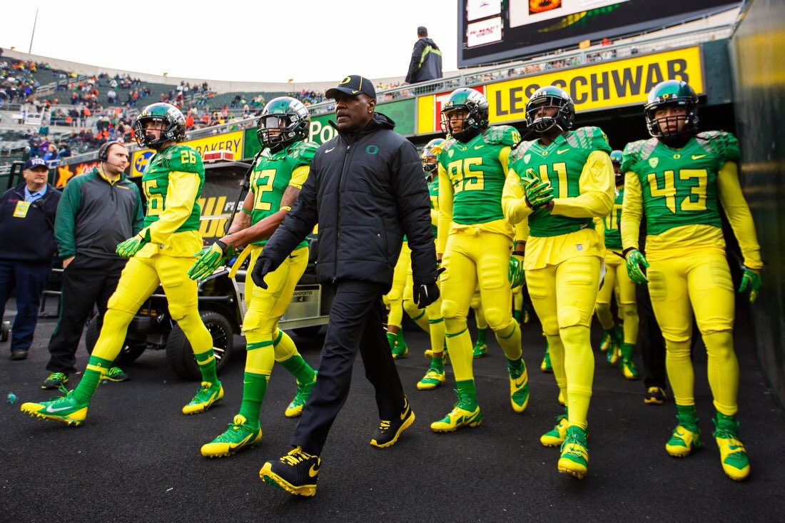screamtaaye's tweet photo. Blessed to receive my 29th offer from The University Of Oregon #GoDucks #DoSomething  🐣💚 https://t.co/sTPce9sbc4