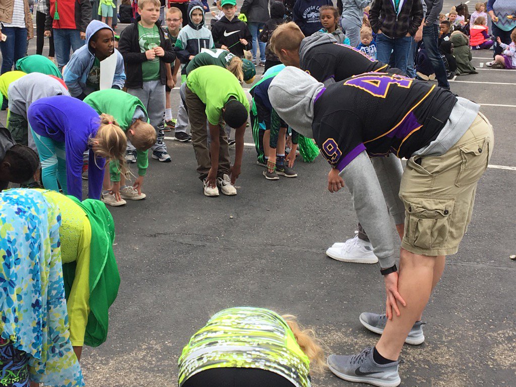 BaierShane's tweet photo. Stretching led by MSU Football players at Washington Walkathon https://t.co/6Zc80kzRyT
