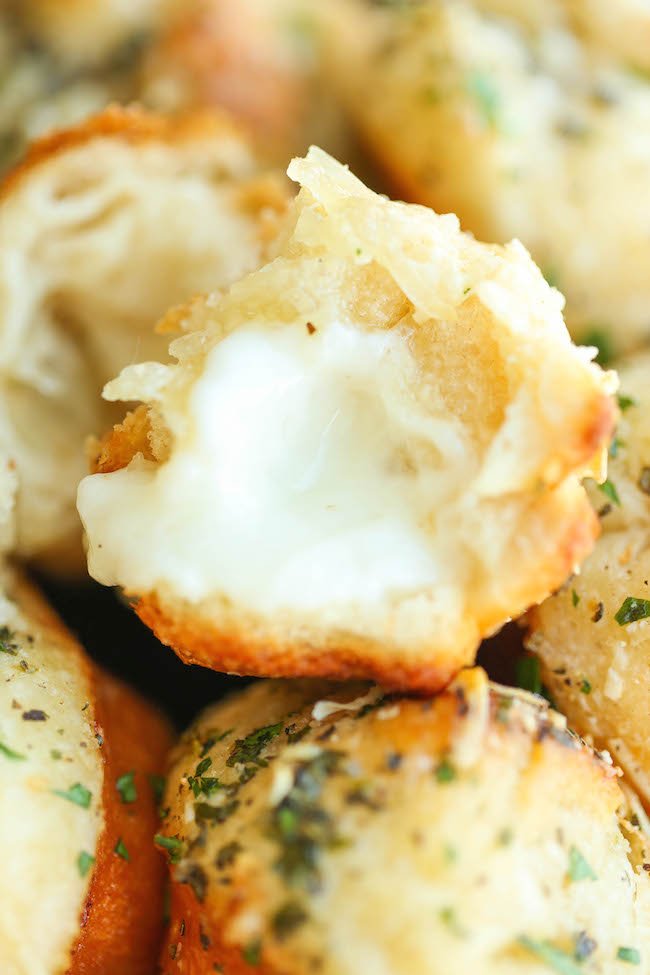 Foodaesthetix's tweet photo. #CheesyGarlicKnots https://t.co/wh3rVHvLnB