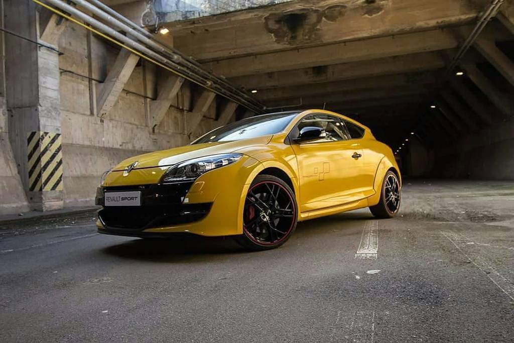 TurboRenault's tweet photo. @tonio_rs -  #Trophy #renault #renaultsport #sirius #meganers #megane3rs #liquidyellow #northernrenault #instaracing #canon  #car #rs #rena… https://t.co/e8fvEsfACF