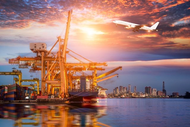 WolinDesignGrp's tweet photo. As California’s ports prepare to enter peak season, they face a new set of challenges in the form of regulations. https://t.co/aSc1ZADvLJ https://t.co/BYqxOHZDcw