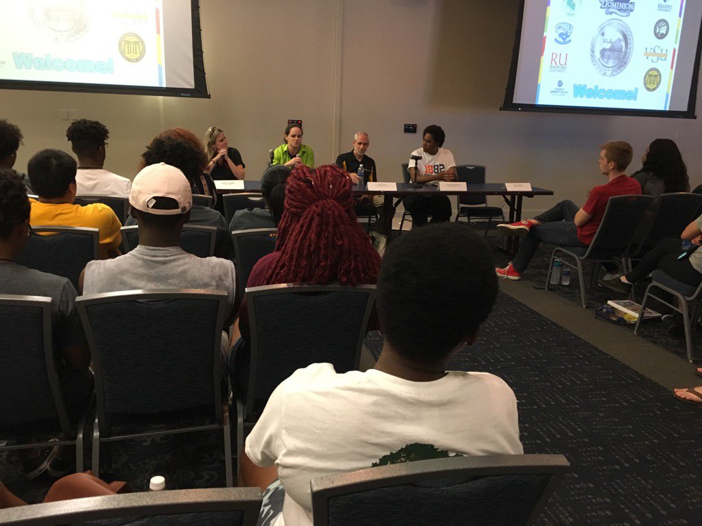VSUDOS's tweet image. #VSU enlightening student leaders at the Virginia Leadership Academy at ODU @LetiziaGBoone
