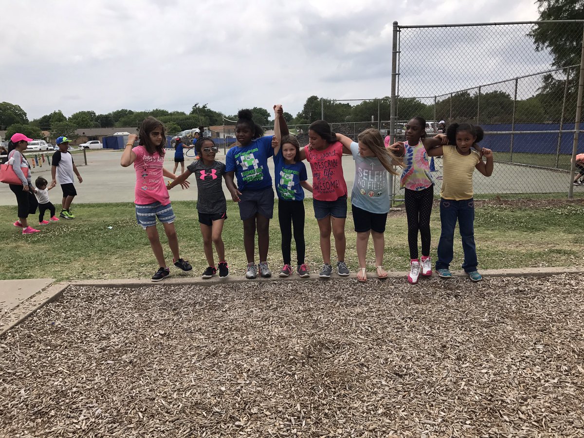 emlygldn's tweet photo. Play Day 2017 #ruthes #healthyzoneschool https://t.co/i6HmYToDKL