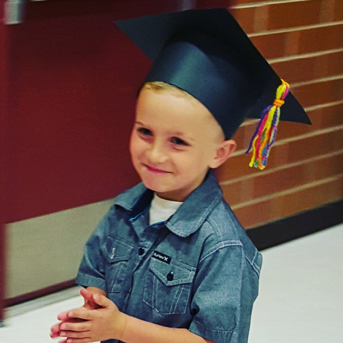 breester10's tweet photo. Kindergarten GRADUATE! 🎓 https://t.co/EHCe3IQENe