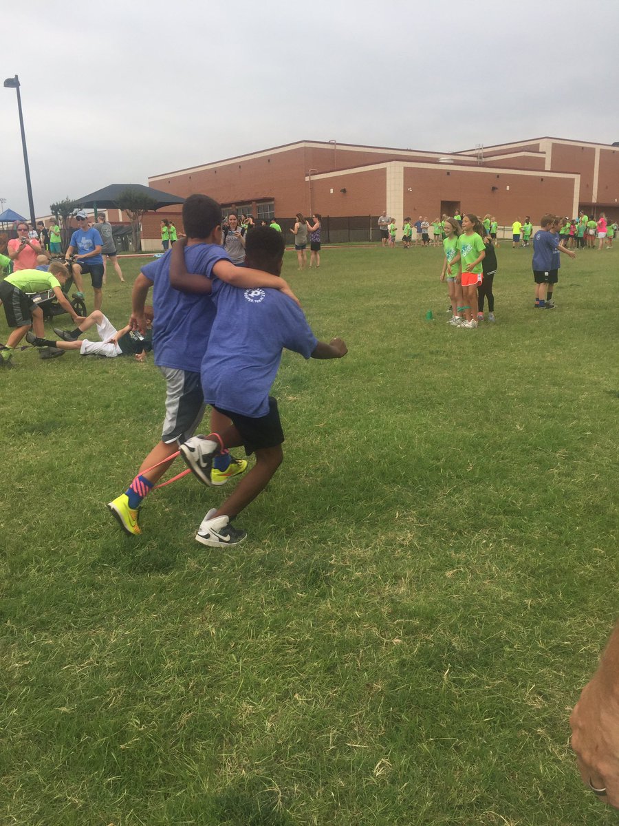 ms_ritzel's tweet photo. 3 legged race--Field Day fun @FierceFolsom https://t.co/yaaYf4OSqV