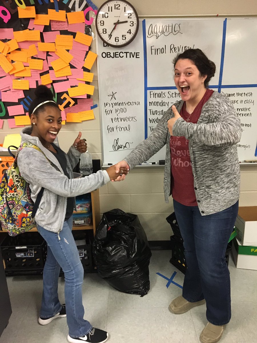 adria_biles's tweet photo. y'all retweet this for extra points on the ONLY final i have to take. goal is 1,500 https://t.co/BYzOhClMw9