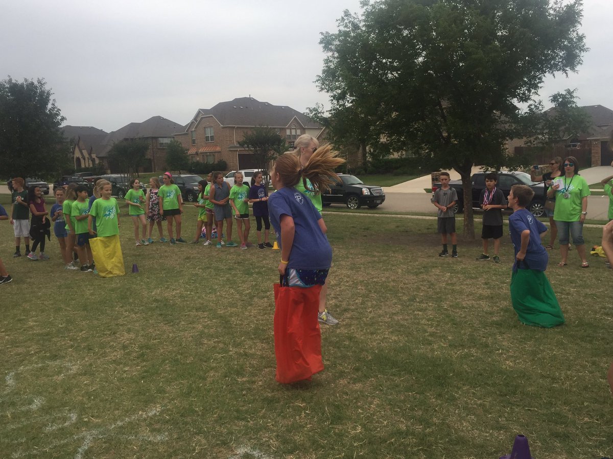 ms_ritzel's tweet photo. @FierceFolsom I had some great photographers today! Thanks kids! https://t.co/HZIfKshPHW