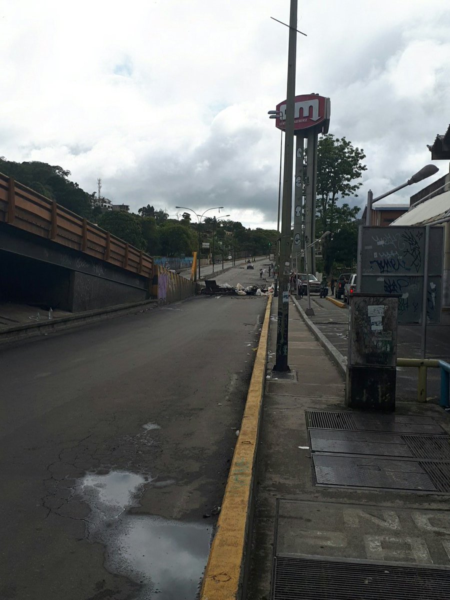 erinconm's tweet image. Cerrado el paso por la perimetral de San Antonio de los Altos, buscar vías alternas  @lossalias