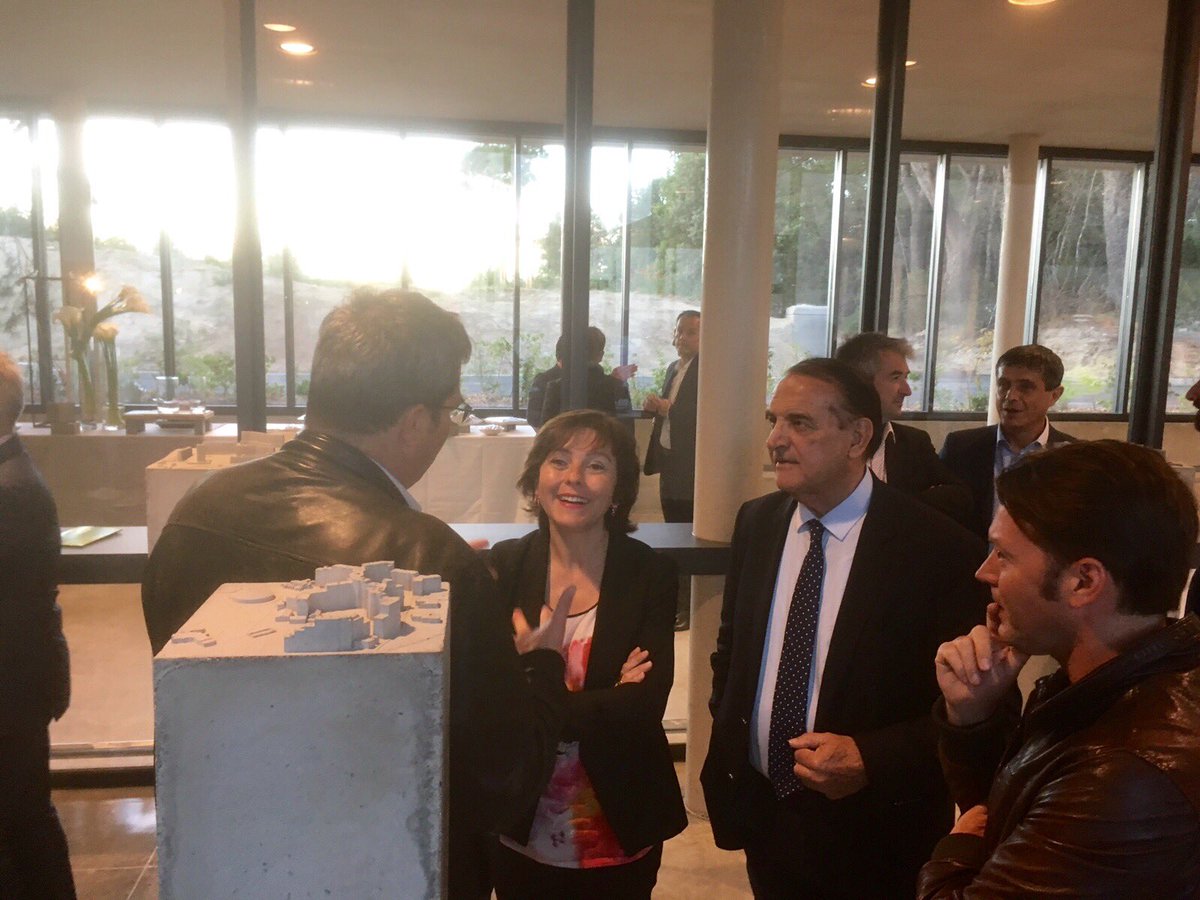 CaroleDelga's tweet photo. Depuis près de 45 ans, #Technilum conçoit et fabrique à #Béziers du mobilier urbain d'éclairage en aluminium #MadeInOccitanie. #InaugNBT https://t.co/5HU5gR8weO