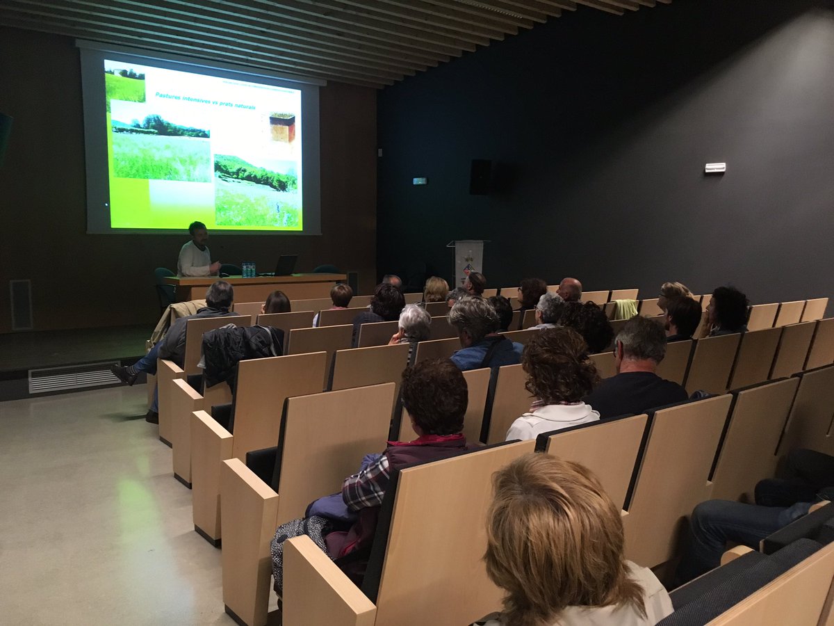 ajuntamentbas's tweet photo. El #volcat2017 i la inauguració de 'Les Orquídies de la Vall d'Hostoles'.Avui @CanTronaCCN ha bullit d'activitat #laValldenBas @Anegarrotxa https://t.co/CoTBdqFpN2