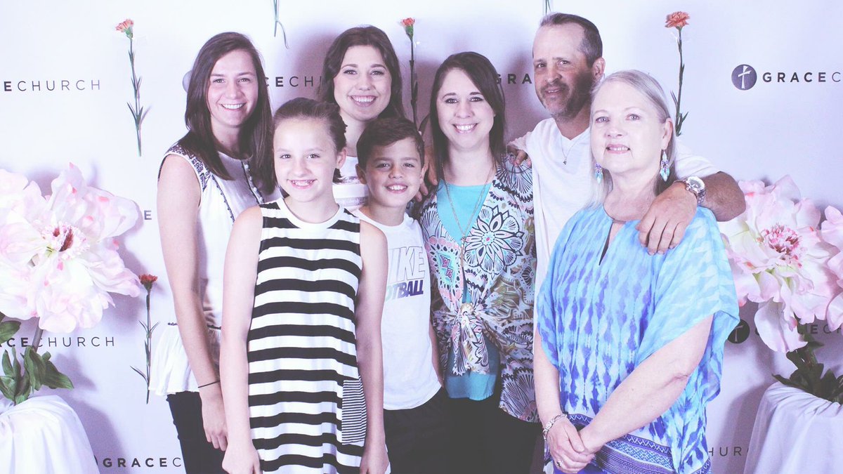 FaithEriks's tweet photo. Hey @adamg_11 remember when I was in @kylesss7 family photo? https://t.co/yKn9y7OXJF